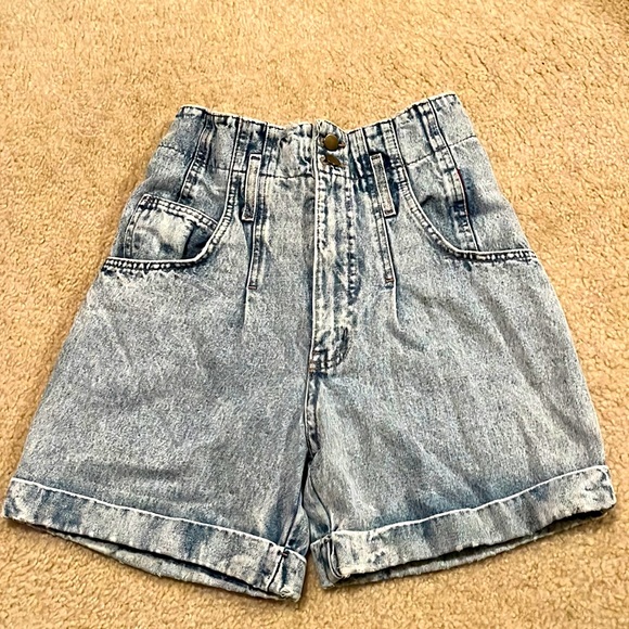 Pants - Vintage distressed high waist jean shorts. Size small